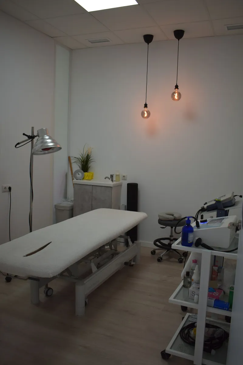 Sala de tratamiento de fisioterapia en Clínica Sacrum